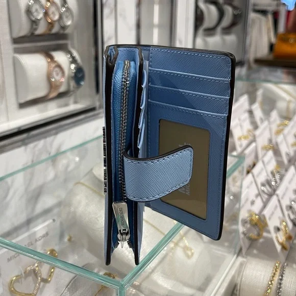 MICHAEL KORSi Medium Saffiano Leather Bifold WalletLIGHT SKYNWT